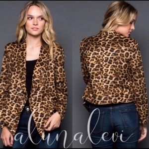 ♥️2 left ♥️Leopard print jacket